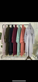 This lovely chiffon abaya features a longline two layer design with loose sleeves, and a comfortable and lightweight material. 