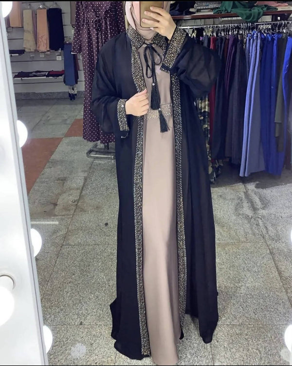 Our two-piece abaya set is made of two different layers and can be worn separately with other pieces of clothing as well.