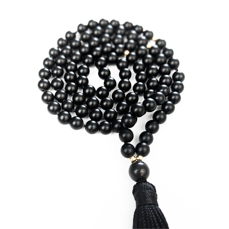 Gland de force intérieure Tasbih | Collier pour femme avec 99 perles de pierres précieuses d'onyx et pompon en soie fait à la main 