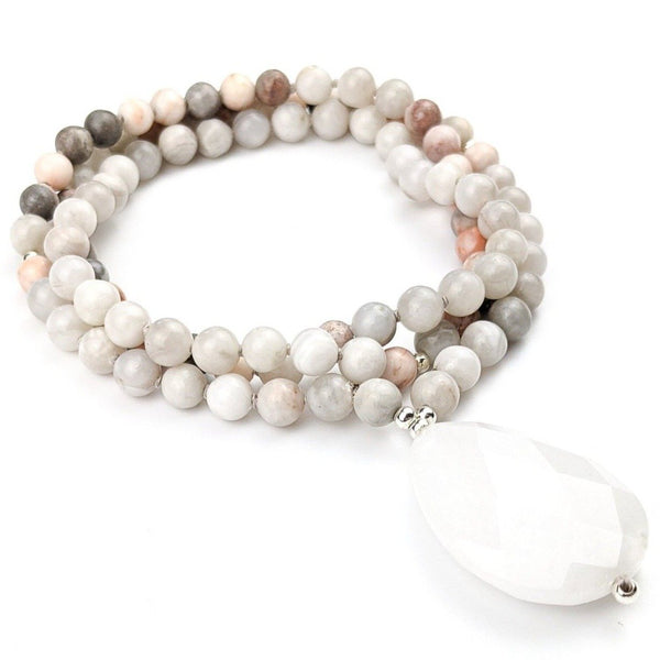 Élevez le Tasbih | Collier avec pendentif en jade blanc, jaspe rose et perles de pierres précieuses en agate Crazy Lace