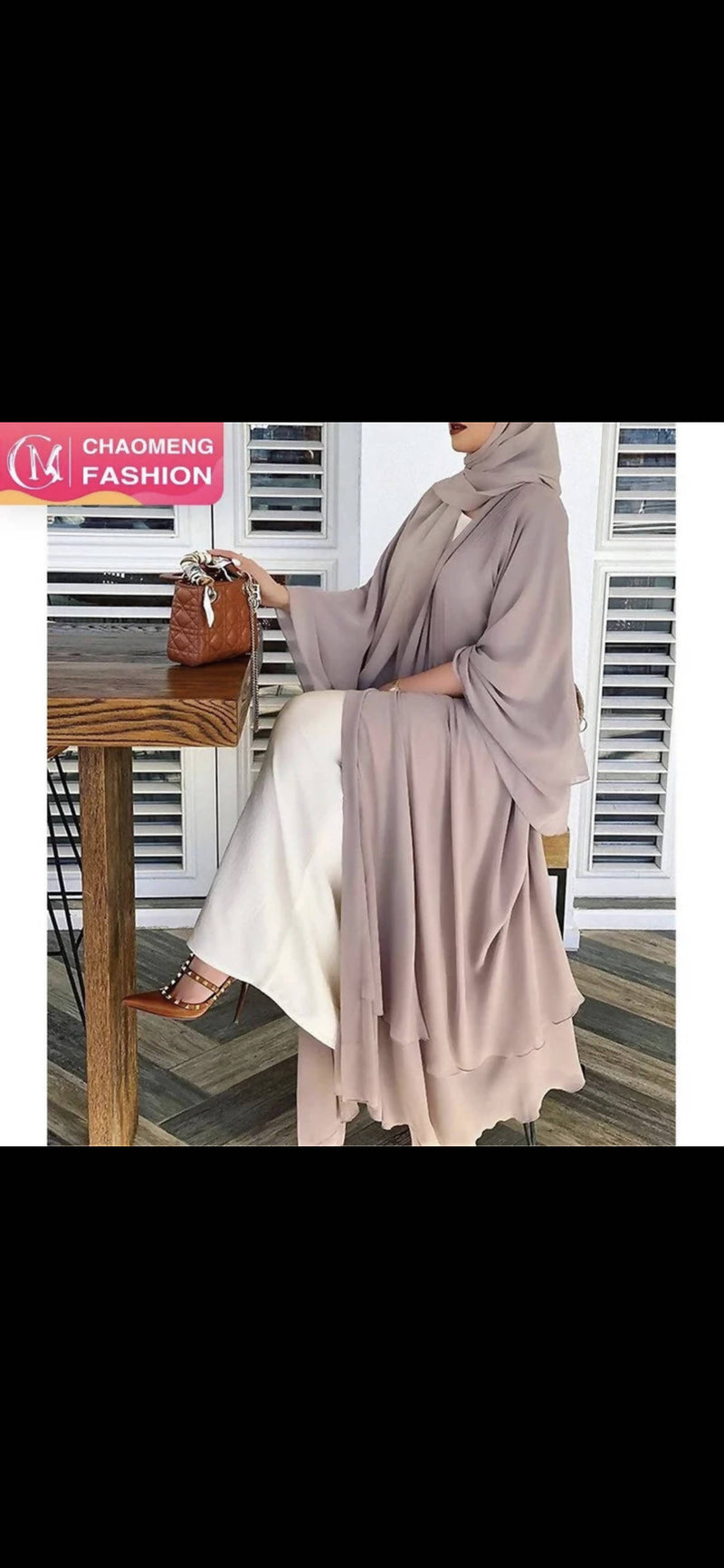This lovely chiffon abaya features a longline two layer design with loose sleeves, and a comfortable and lightweight material. 