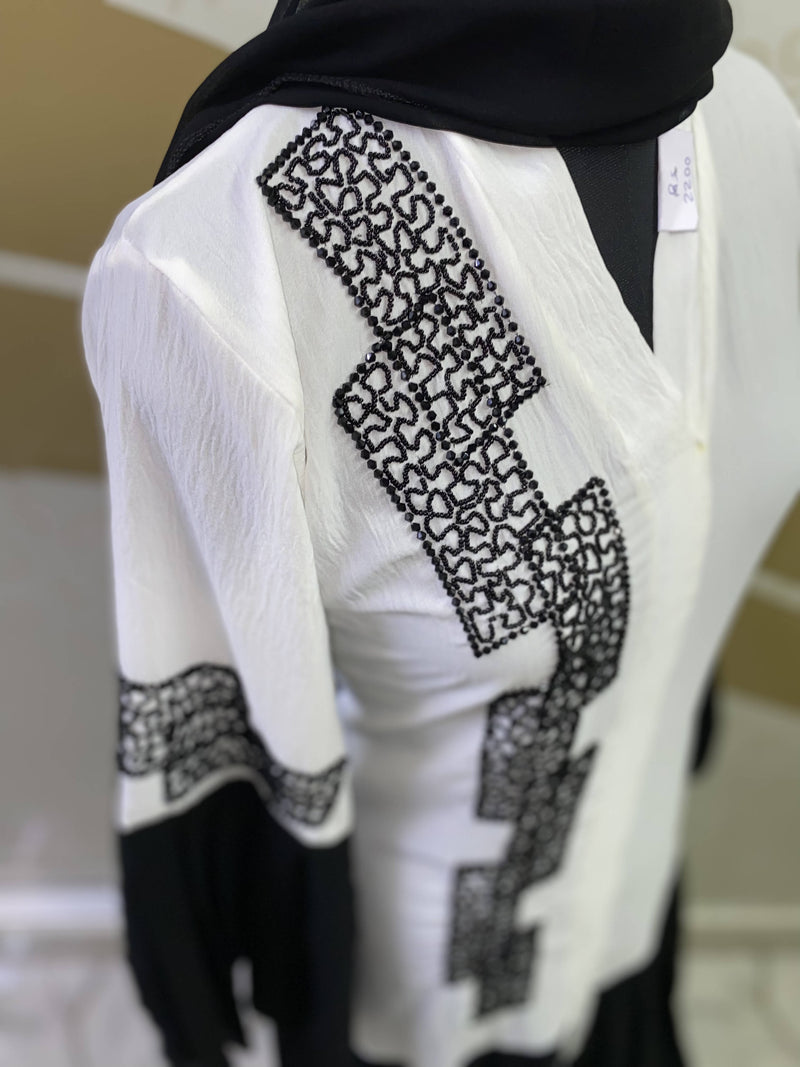Look elegant in this beautiful white cye crush abaya, with handcrafted diamond work details