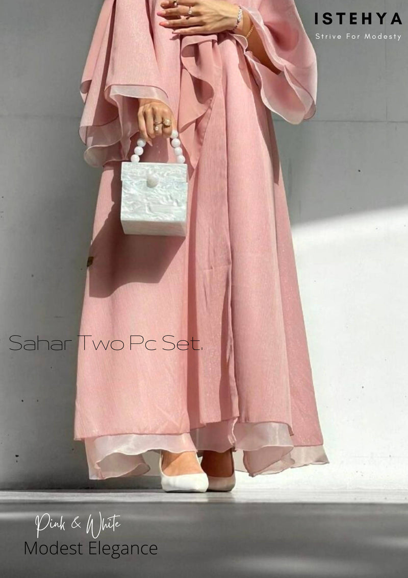 Classic and minimal, this blush pink and white 2-in-1 abaya features layered sleeves and is Ideal for special occasions, such as Eid, Nikah, or a casual evening out