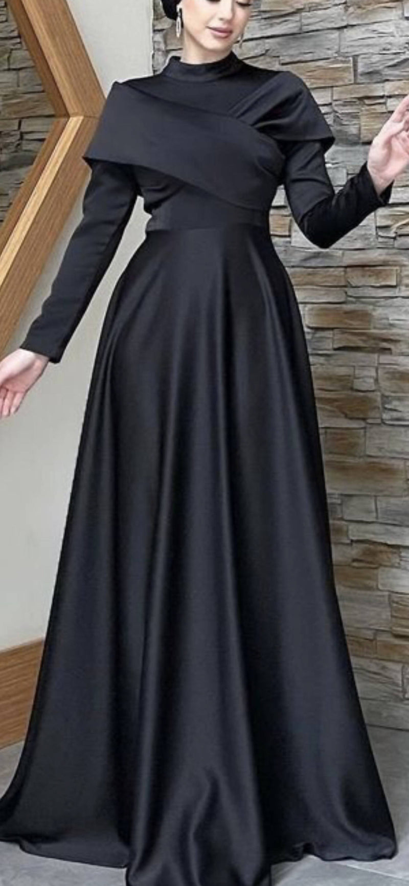 an incredibly flattering V-neck dress with long sleeves, made of premium satin nida. 
