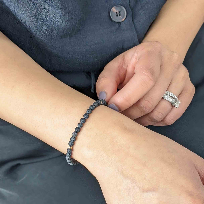 Bracelet Mini Tasbih mis à la terre | Bracelet pour femme avec 33 perles de pierres précieuses de lave délicates