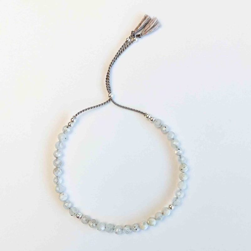 Renew Mini bracelet Tasbih pour femme avec 33 perles de pierres précieuses en pierre de lune délicates