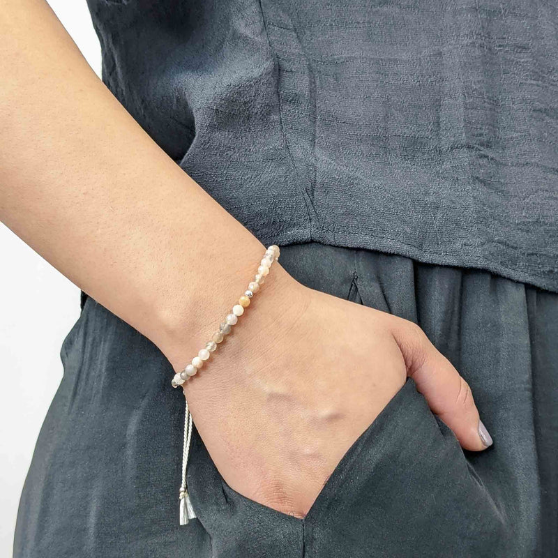 Bracelet Vitality Mini Tasbih pour femme avec 33 perles de pierres précieuses de pierre de soleil délicates